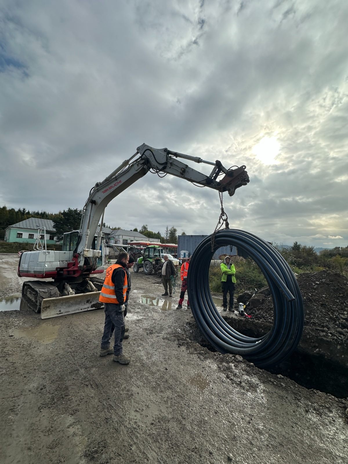 Výstavba vodovodu v Oščadnici - HDD vŕtanie Výstavba vodovodu v Oščadnici - horizontálne riadené vŕtanie 400 m